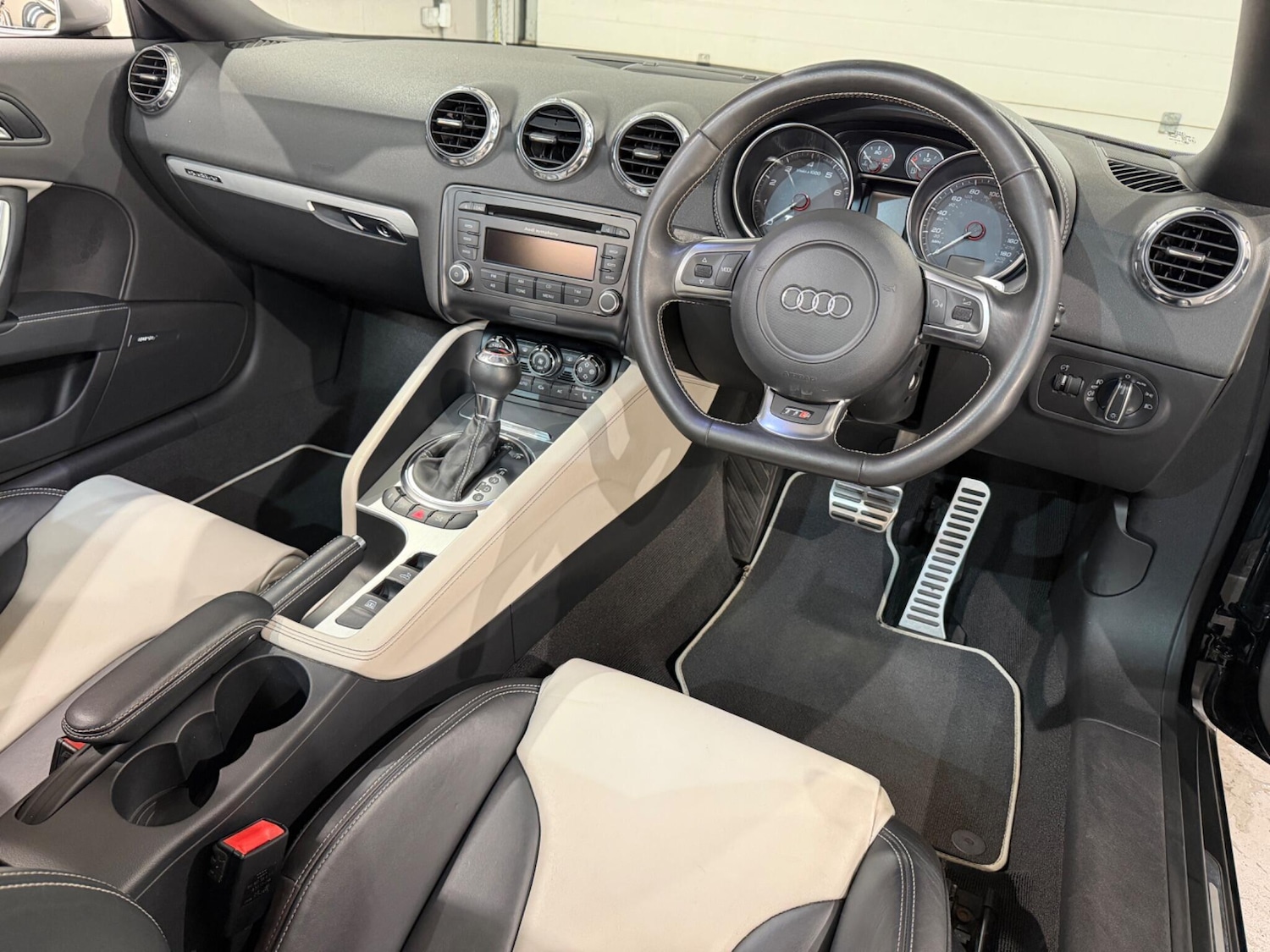 Used Audi TT 2010 for sale - 77768937: Photo 23
