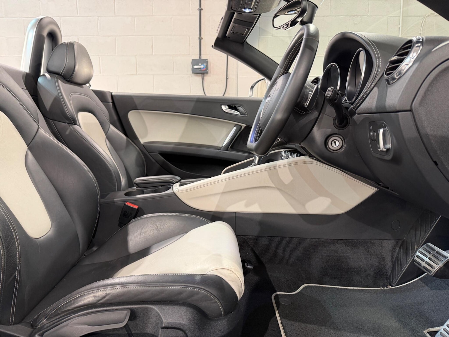 Used Audi TT 2010 for sale - 77768937: Photo 24