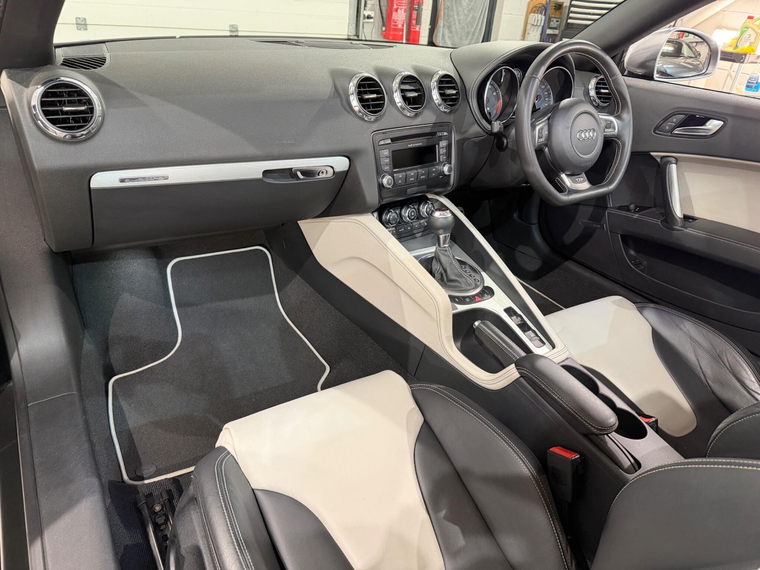 Used Audi TT 2010 for sale - 77768937: Photo 27