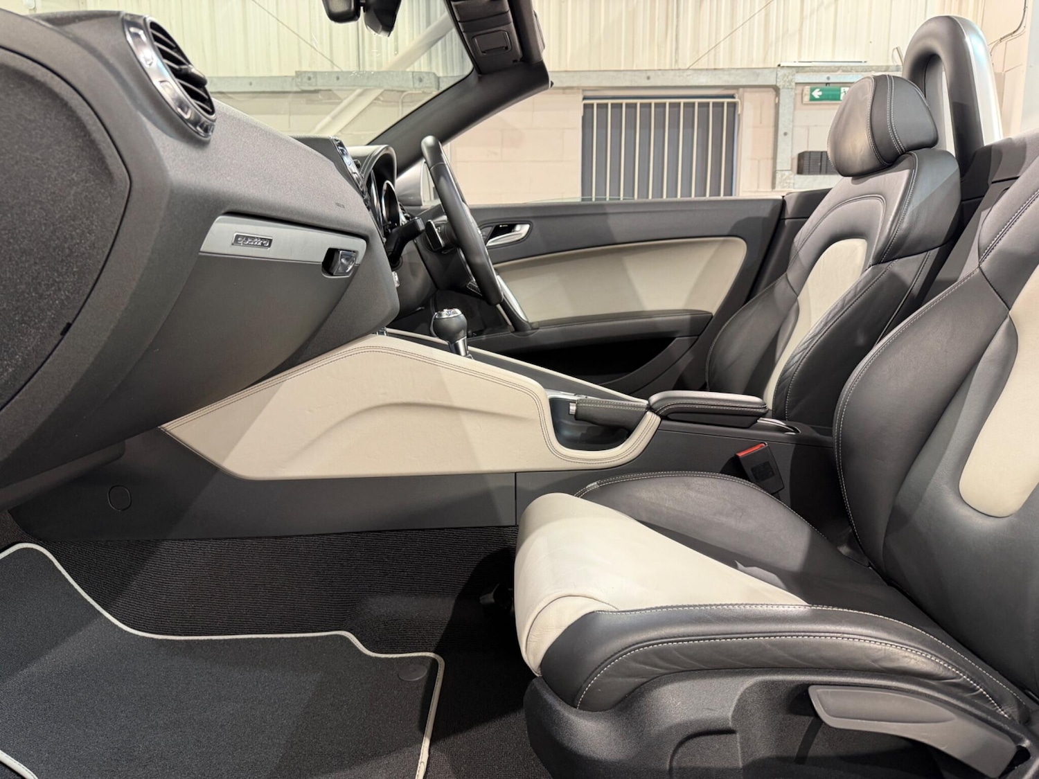 Used Audi TT 2010 for sale - 77768937: Photo 28