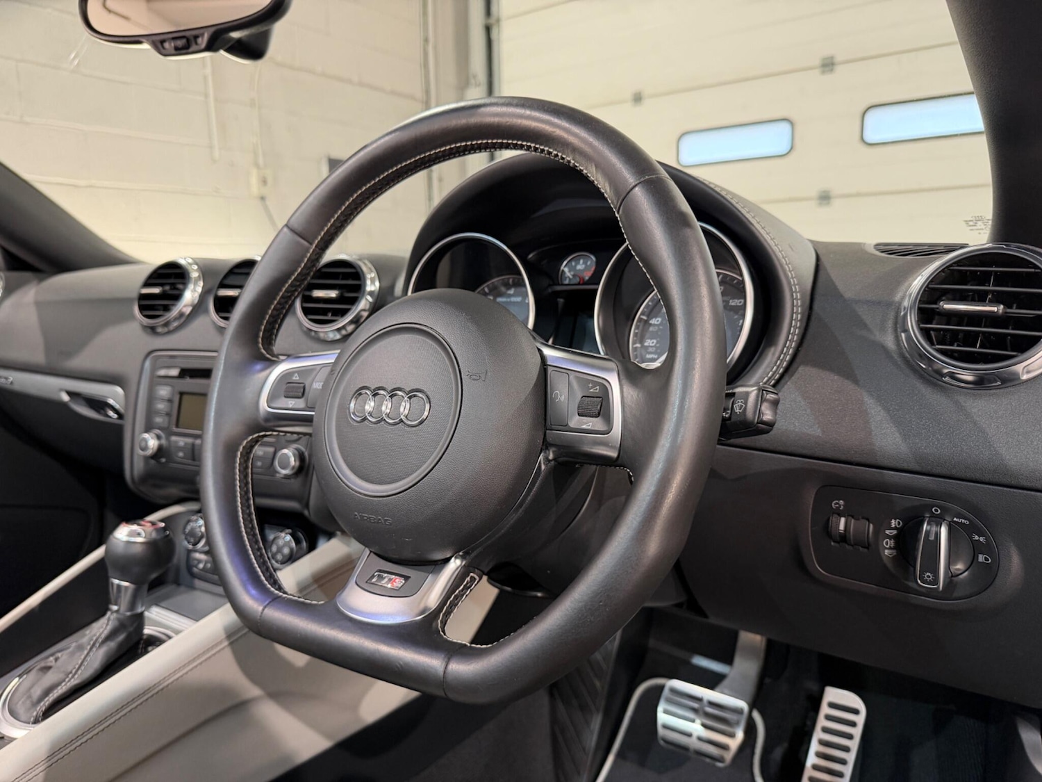 Used Audi TT 2010 for sale - 77768937: Photo 33