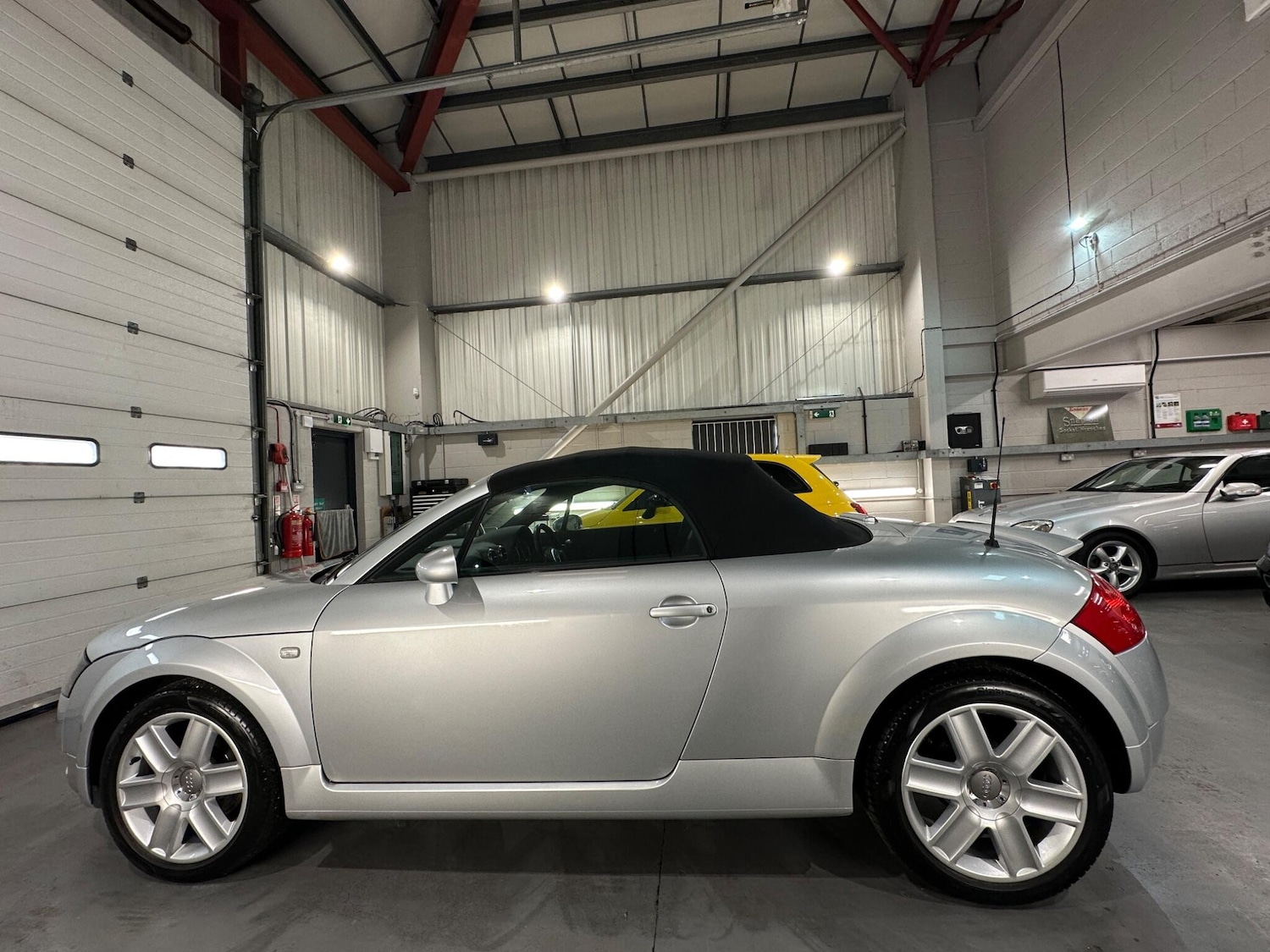 Used Audi TT 2003 for sale - 77229657: Photo 16