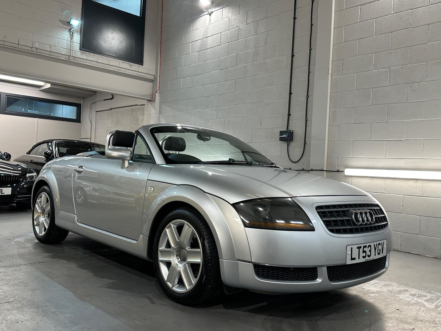 Used Audi TT 2003 for sale - 77229657: Photo 2