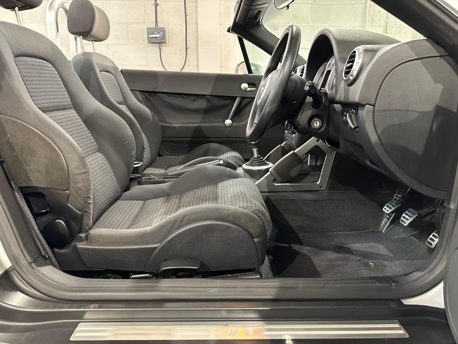 Used Audi TT 2003 for sale - 77229657: Photo 24