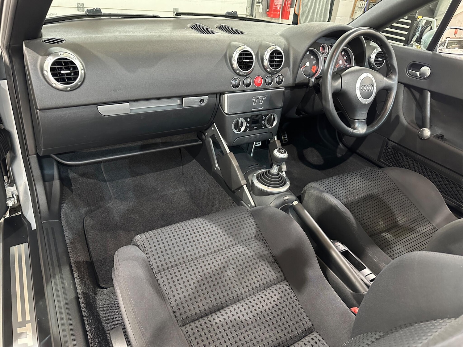 Used Audi TT 2003 for sale - 77229657: Photo 26