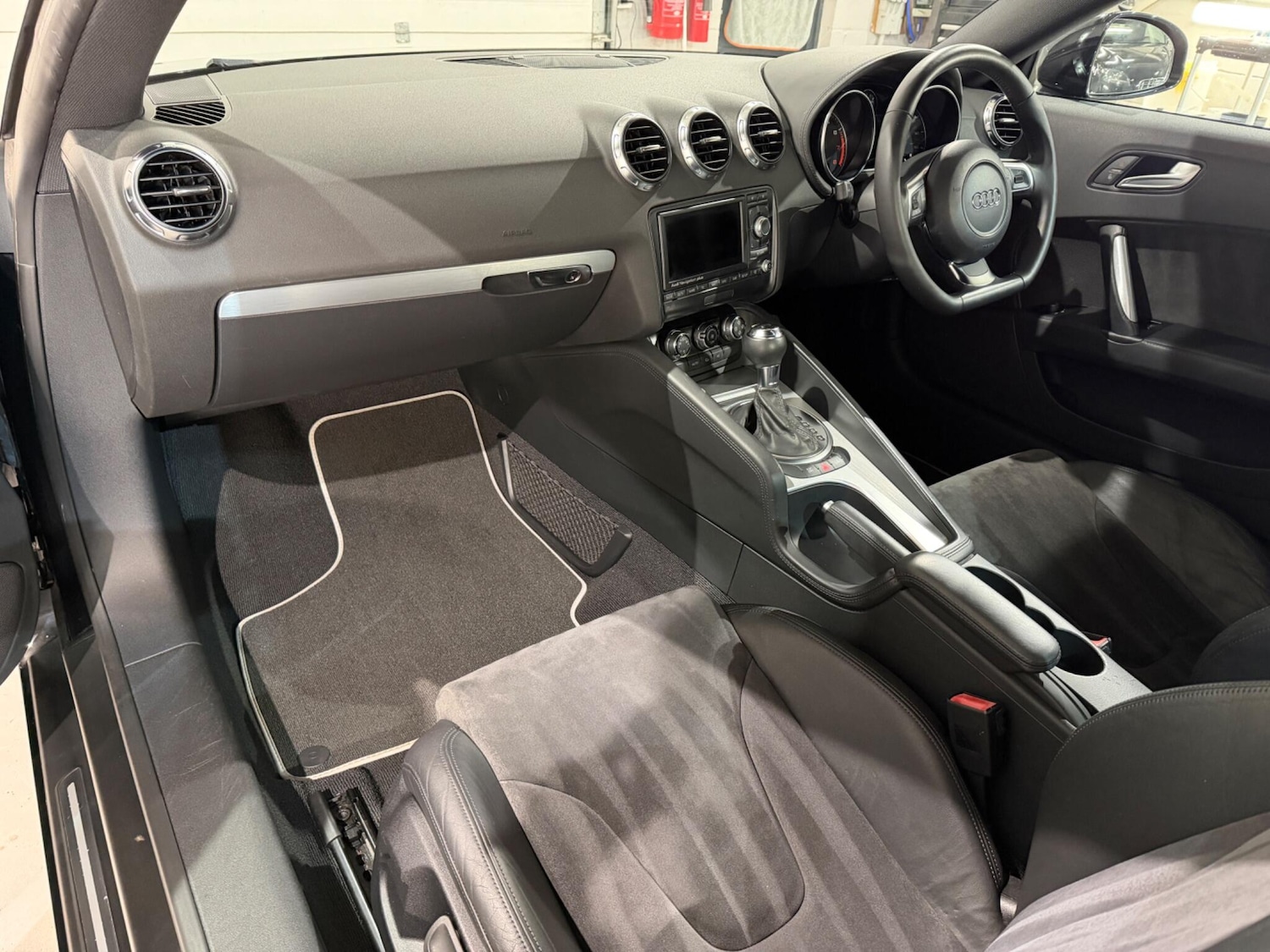 Used Audi TT 2008 for sale - 78034624: Photo 17