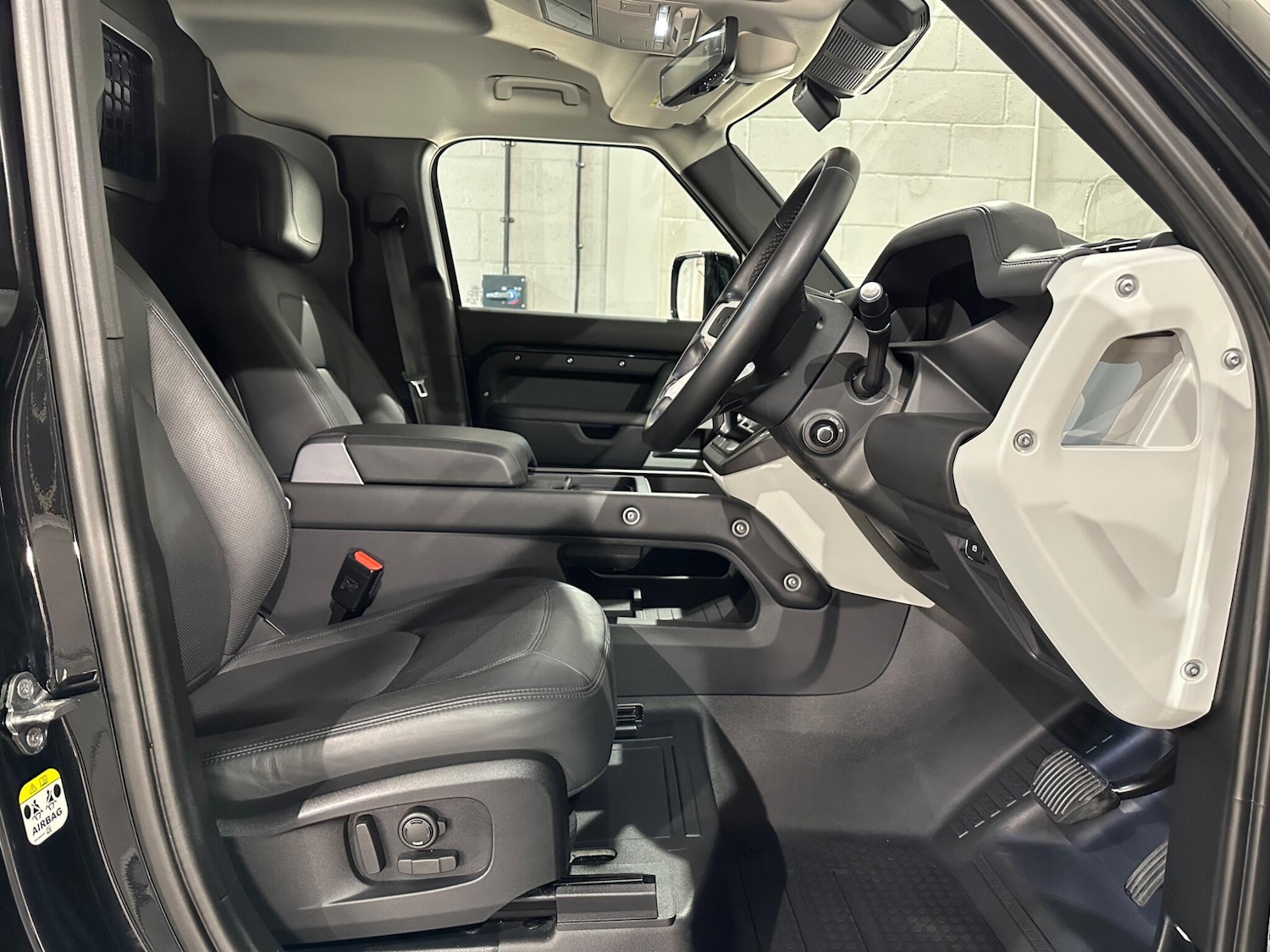 Used Land Rover Defender 2022 for sale - 77230045: Photo 13