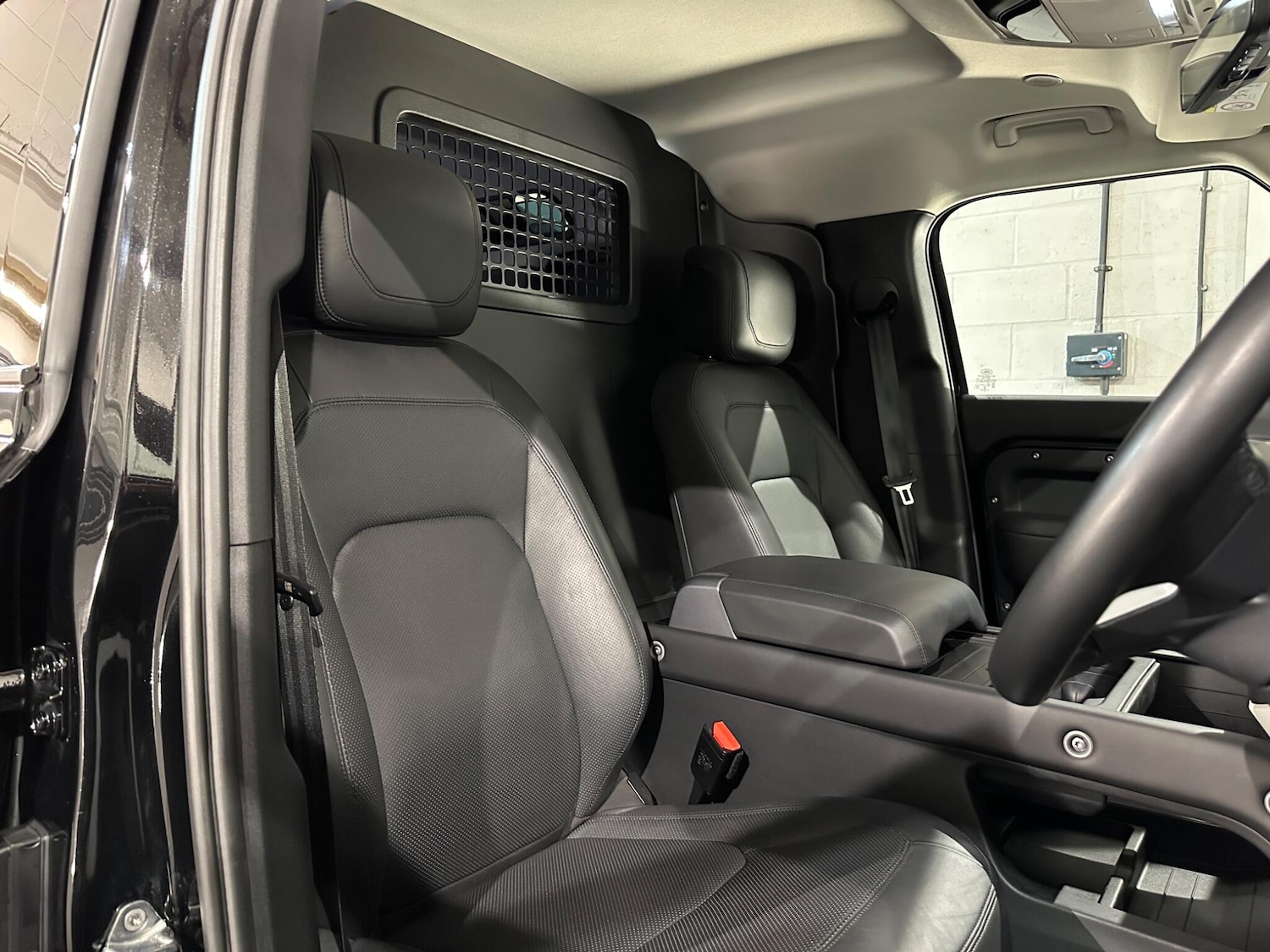 Used Land Rover Defender 2022 for sale - 77230045: Photo 14