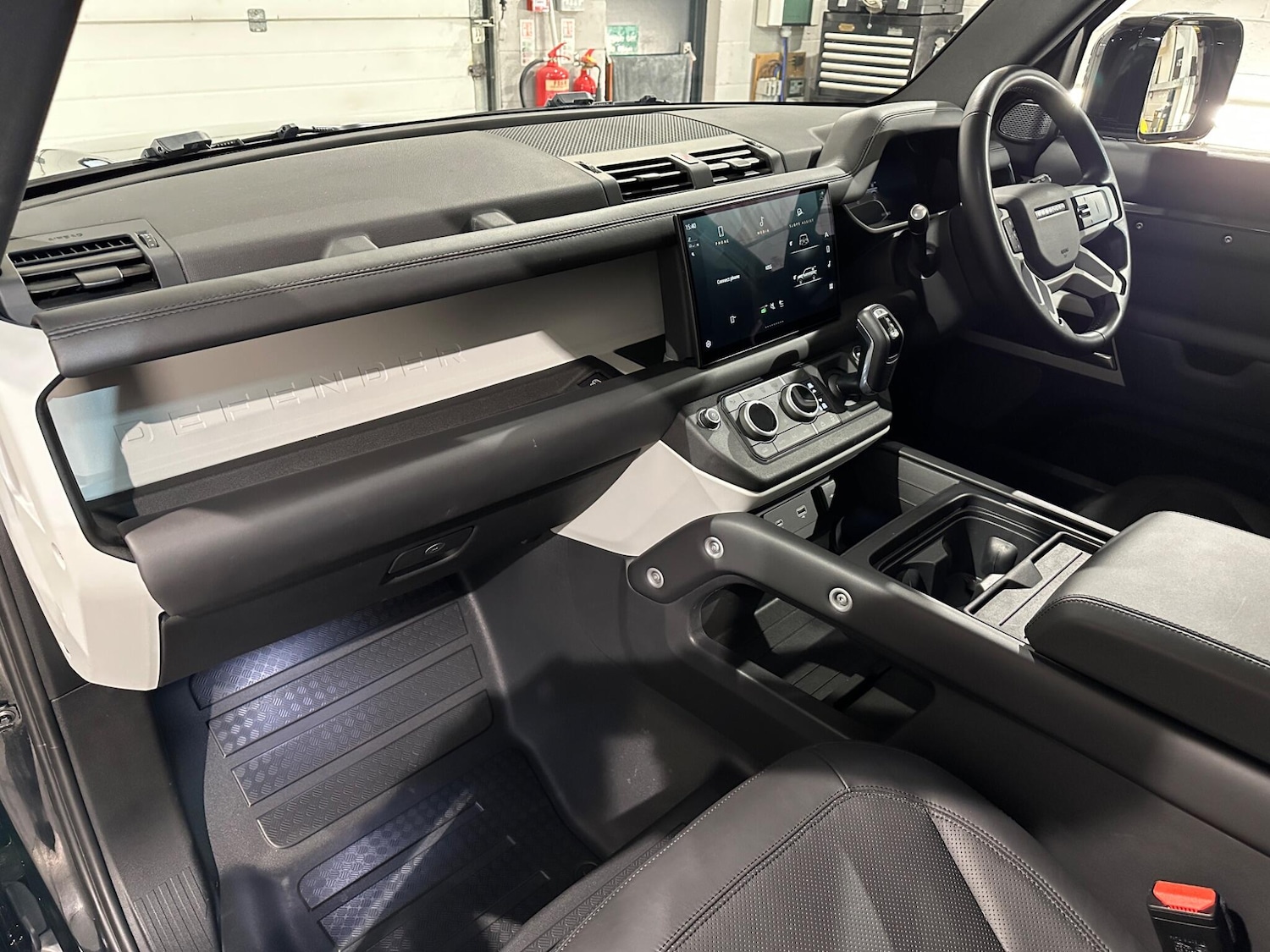 Used Land Rover Defender 2022 for sale - 77230045: Photo 16