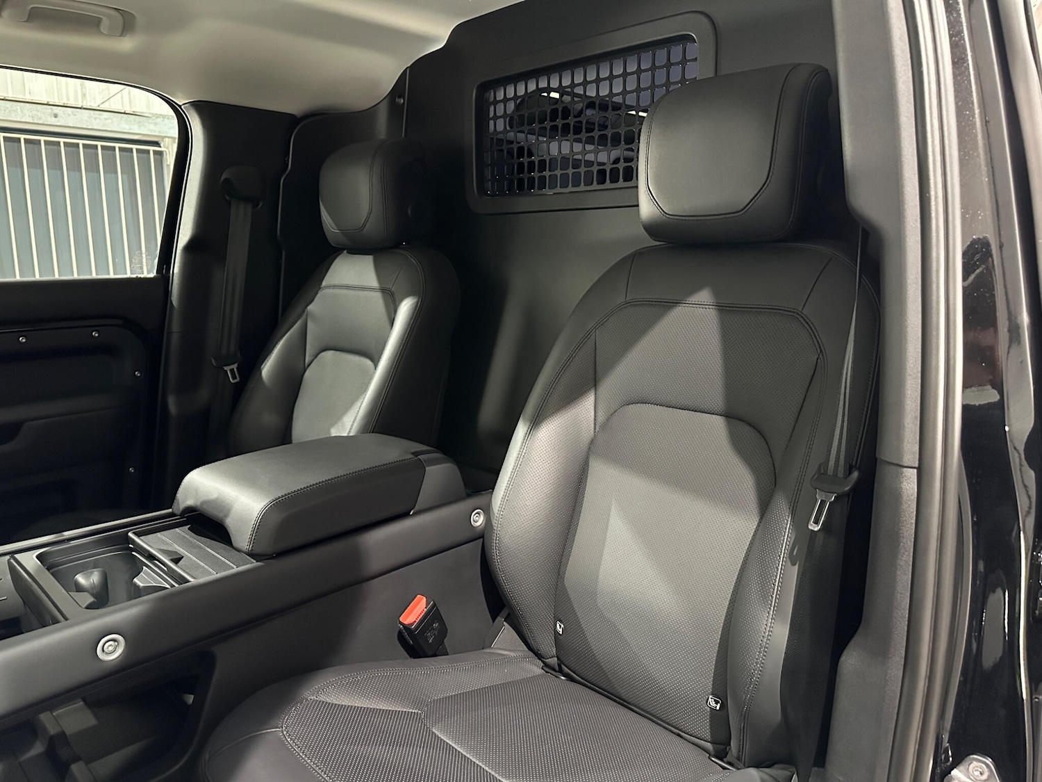 Used Land Rover Defender 2022 for sale - 77230045: Photo 18