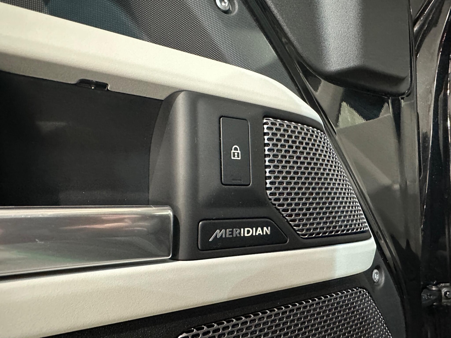 Used Land Rover Defender 2022 for sale - 77230045: Photo 20