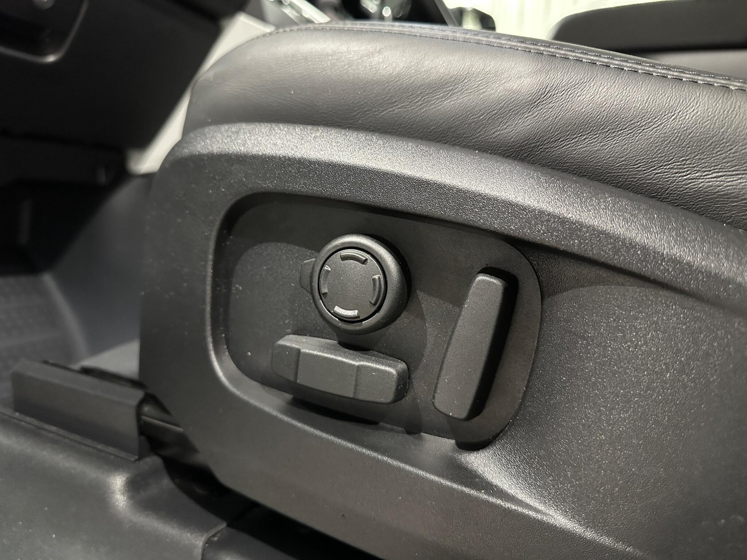 Used Land Rover Defender 2022 for sale - 77230045: Photo 21