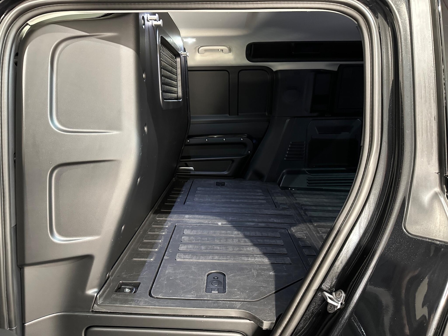 Used Land Rover Defender 2022 for sale - 77230045: Photo 22