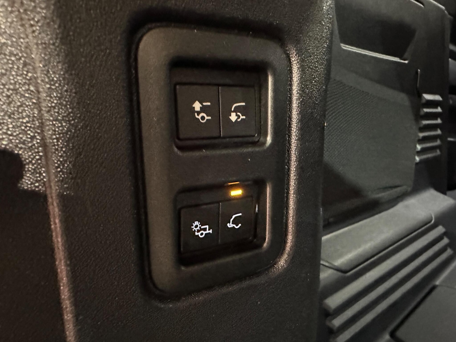 Used Land Rover Defender 2022 for sale - 77230045: Photo 25