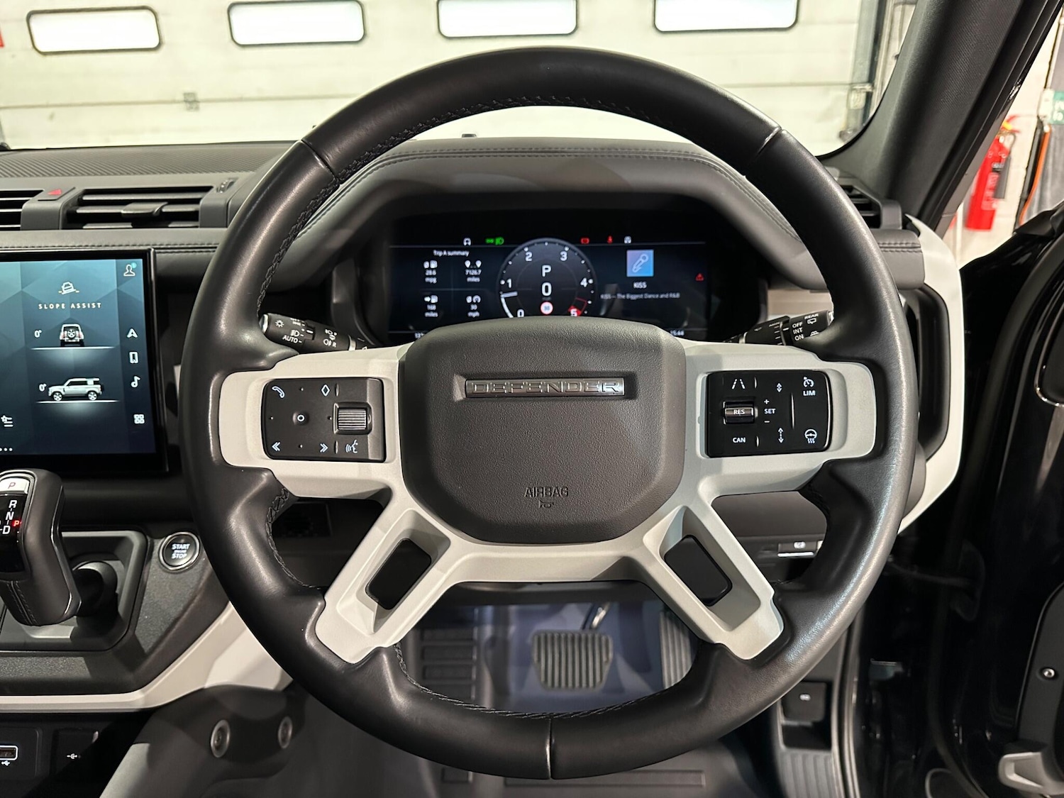 Used Land Rover Defender 2022 for sale - 77230045: Photo 28