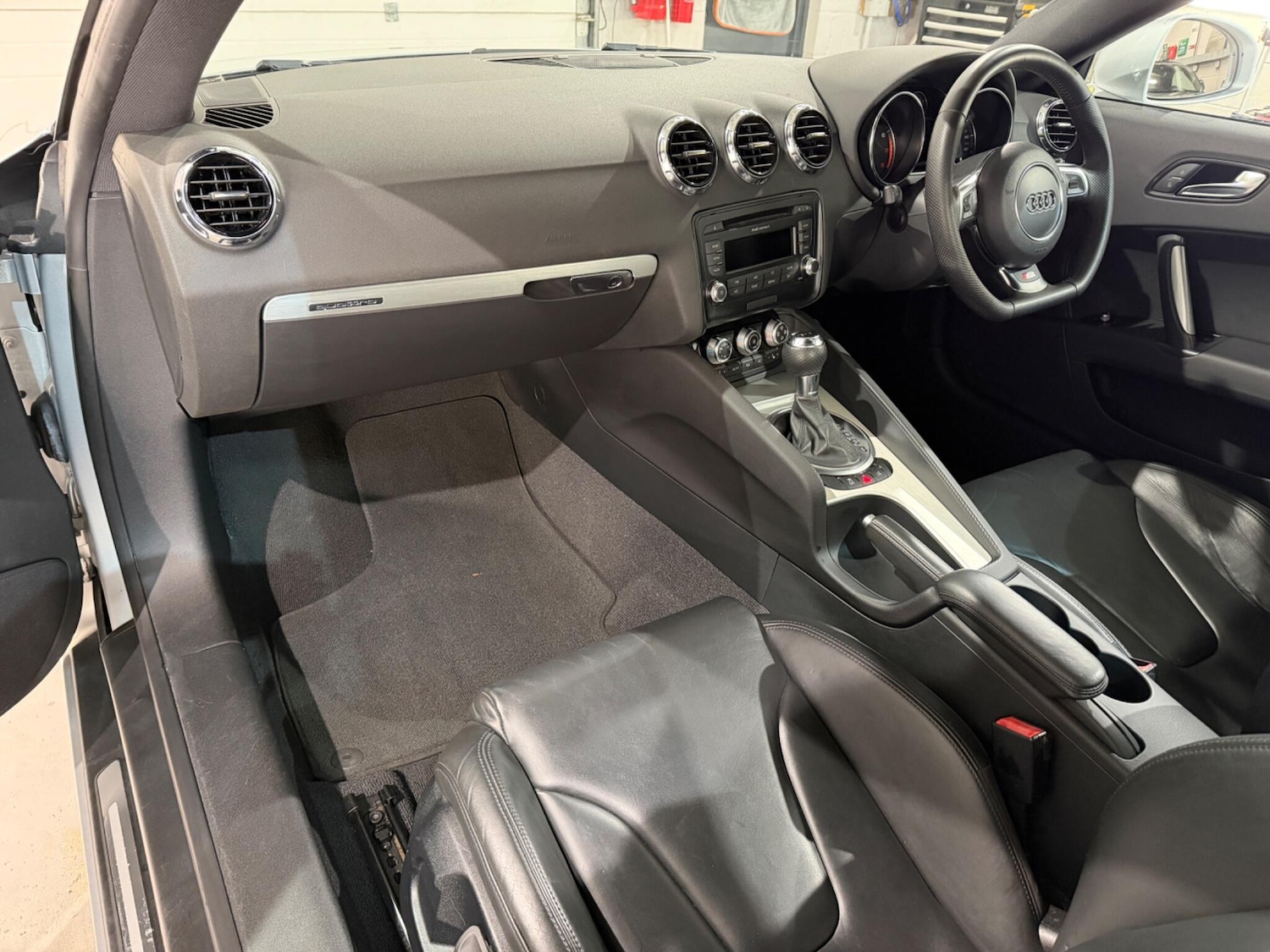 Used Audi TT 2010 for sale - 77598957: Photo 17