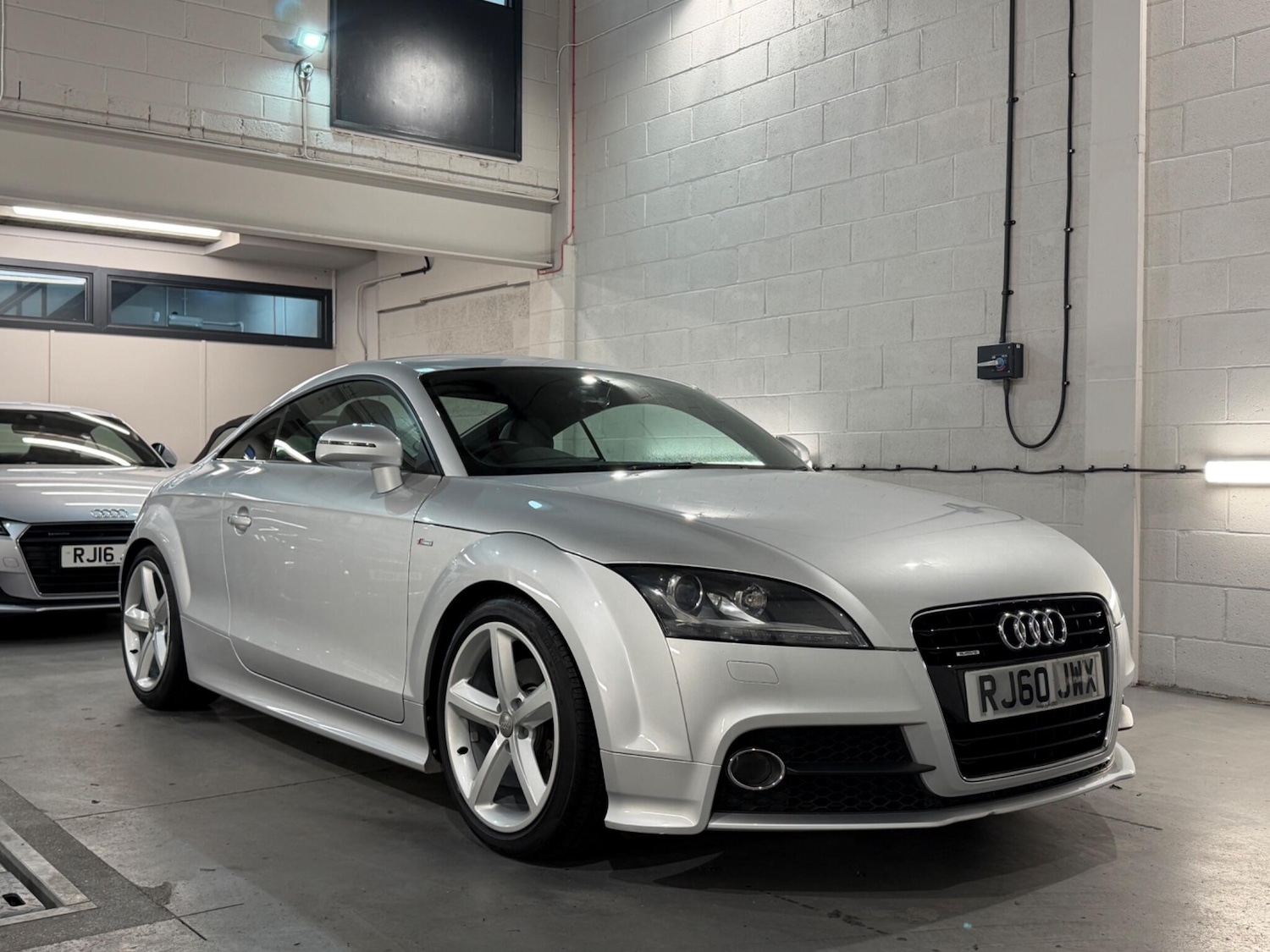 Used Audi TT 2010 for sale - 77598957: Photo 2