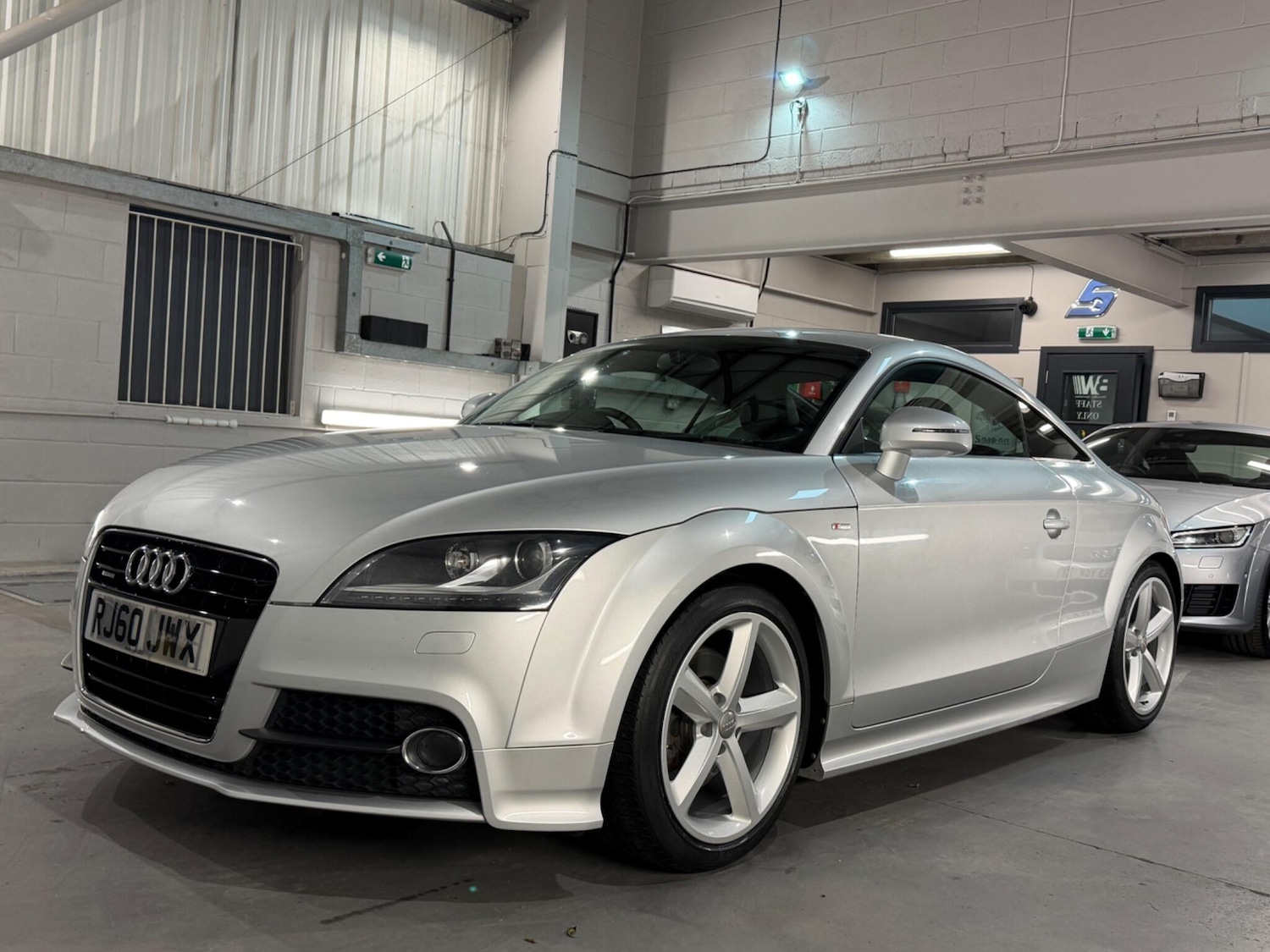 Used Audi TT 2010 for sale - 77598957: Photo 5
