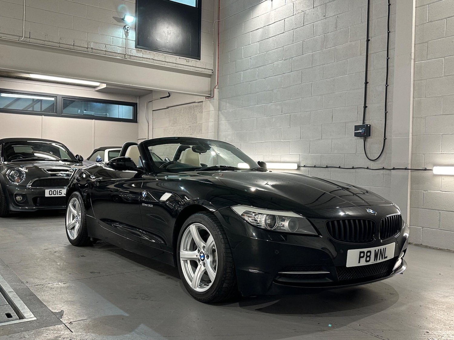 Used BMW Z4 2009 for sale - 77230281: Photo 2