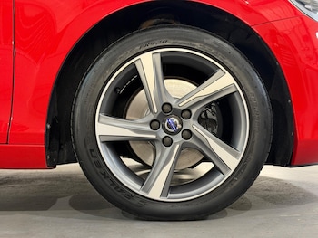 Used Volvo V40 2016 for sale - 79508385: Photo