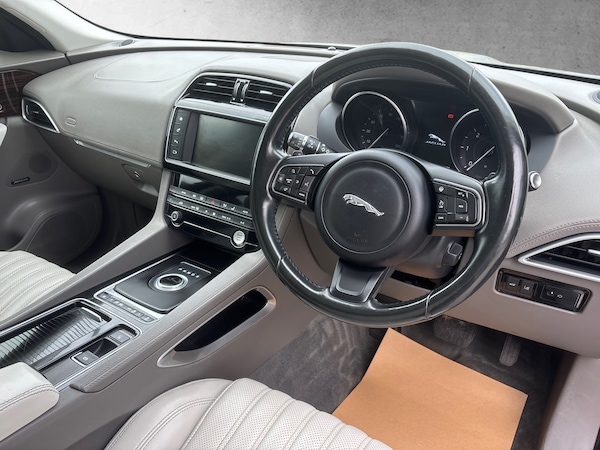 Used Jaguar F-Pace 2016 for sale - 76250684: Photo 12