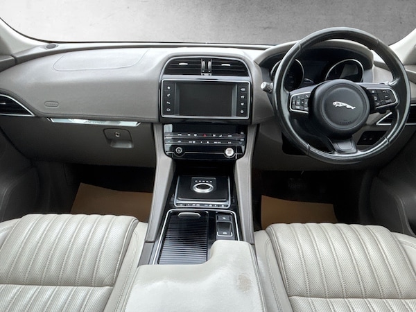 Used Jaguar F-Pace 2016 for sale - 76250684: Photo 2