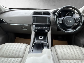Used Jaguar F-Pace 2016 for sale - 76250684: Photo 2