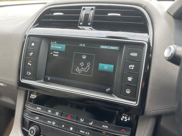 Used Jaguar F-Pace 2016 for sale - 76250684: Photo 60
