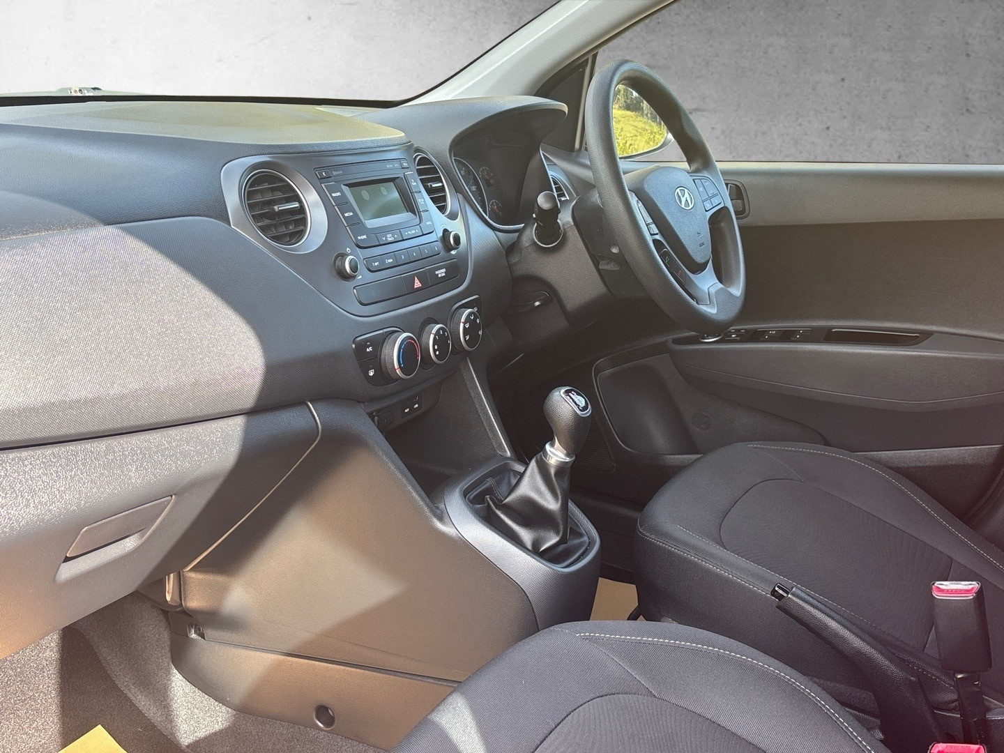 Used Hyundai i10 2017 for sale - 76317424: Photo 11