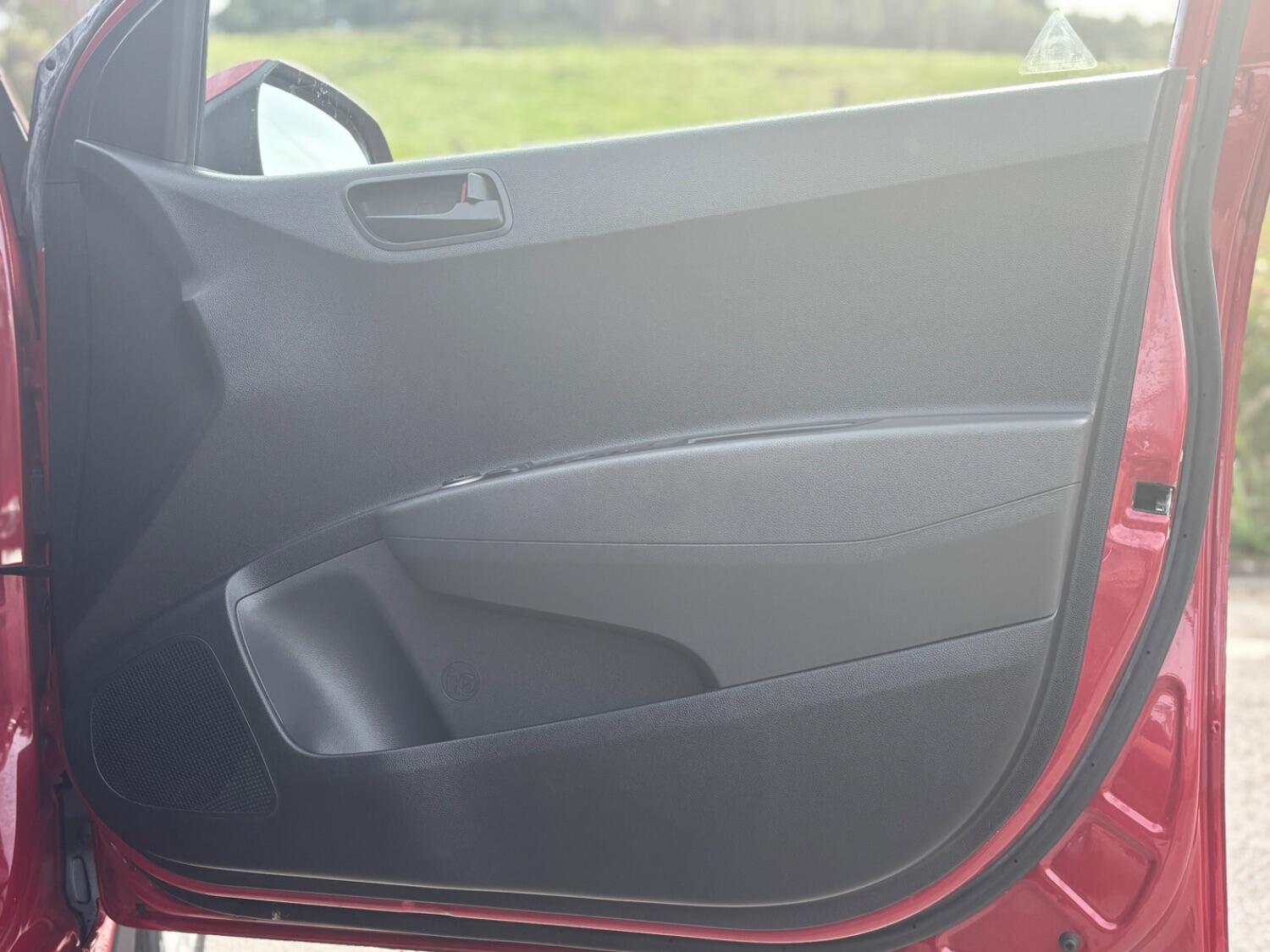 Used Hyundai i10 2017 for sale - 76317424: Photo 17