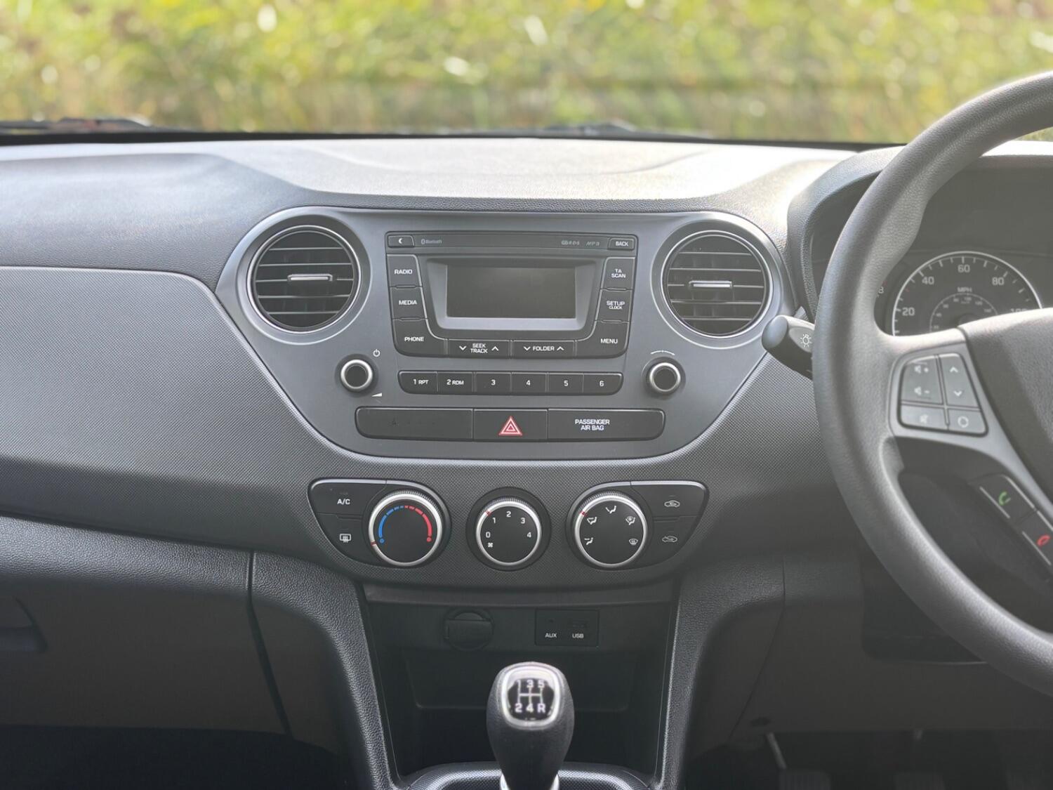 Used Hyundai i10 2017 for sale - 76317424: Photo 25