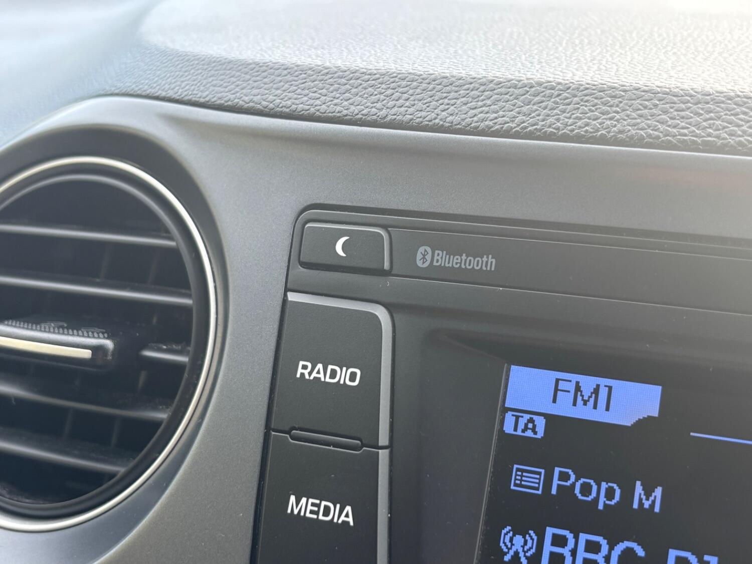 Used Hyundai i10 2017 for sale - 76317424: Photo 29