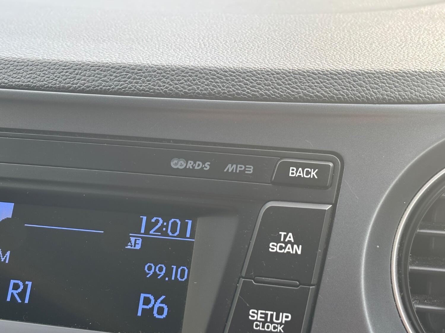 Used Hyundai i10 2017 for sale - 76317424: Photo 30