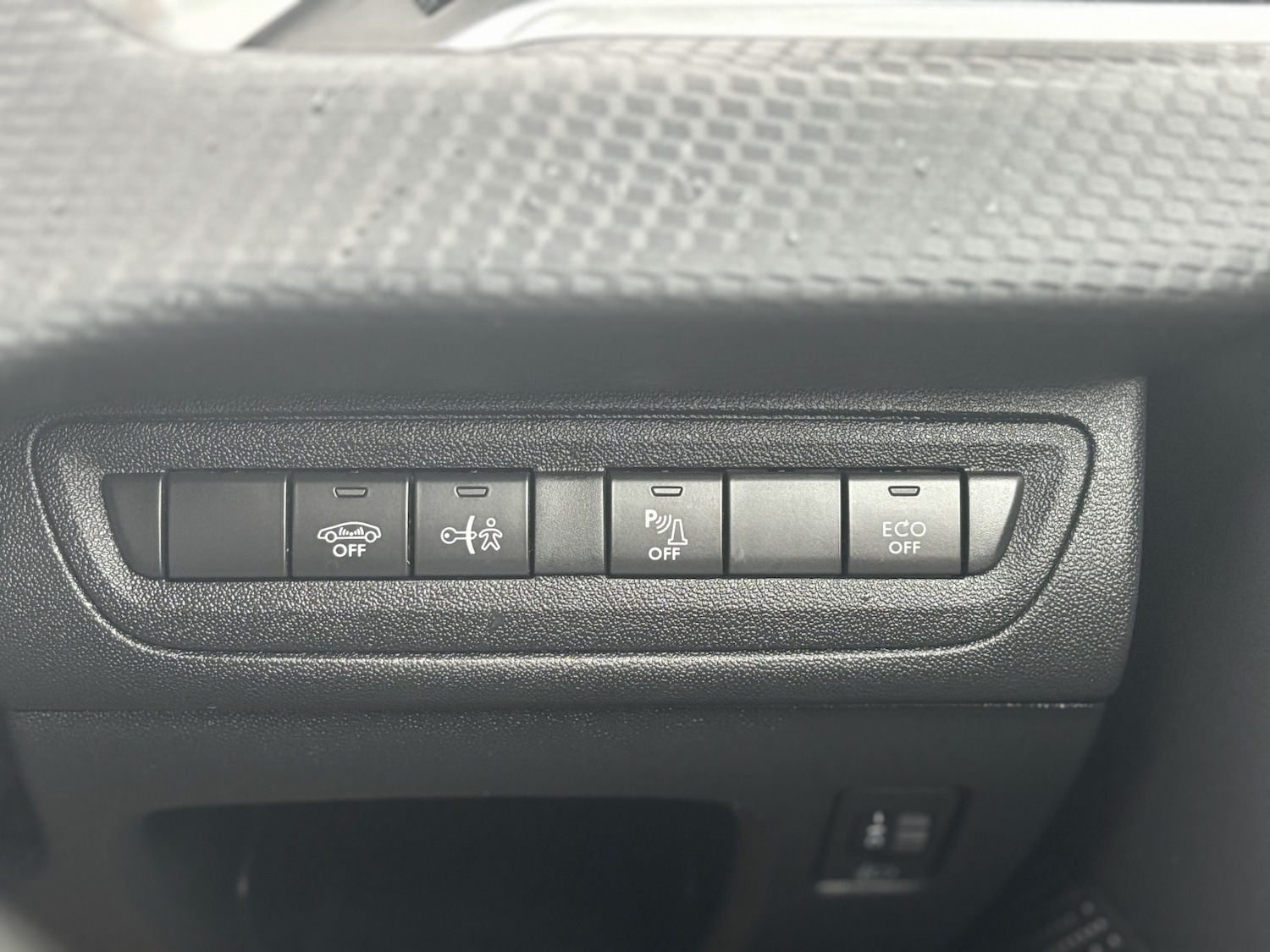 Used Peugeot 2008 2018 for sale - 77084273: Photo 38