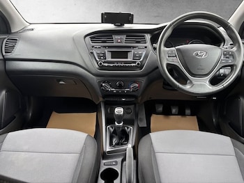 Used Hyundai i20 2017 for sale - 79221848: Photo