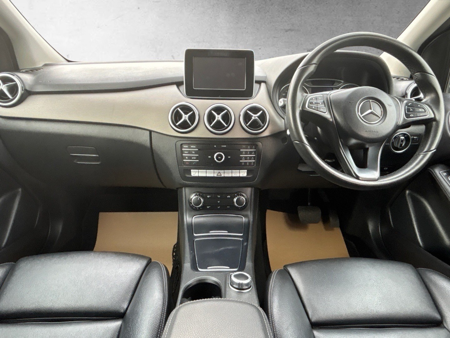 Used Mercedes-Benz B Class 2016 for sale - 77792794: Photo 2