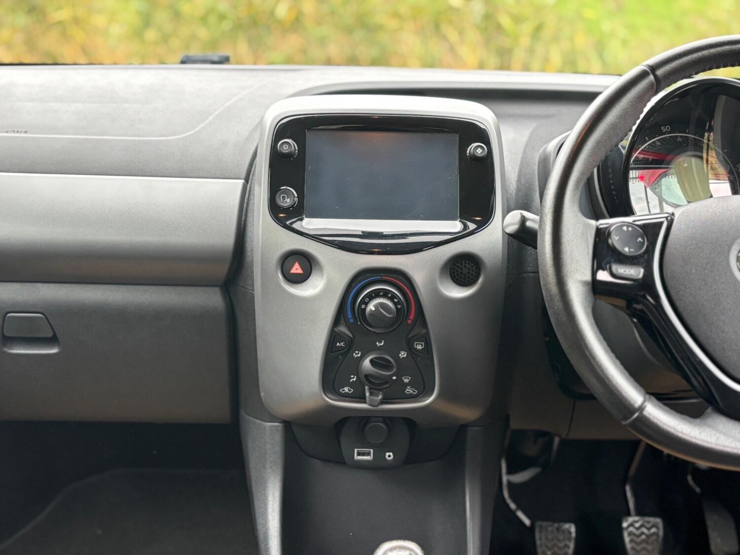 Used Toyota AYGO 2020 for sale - 76242901: Photo 39