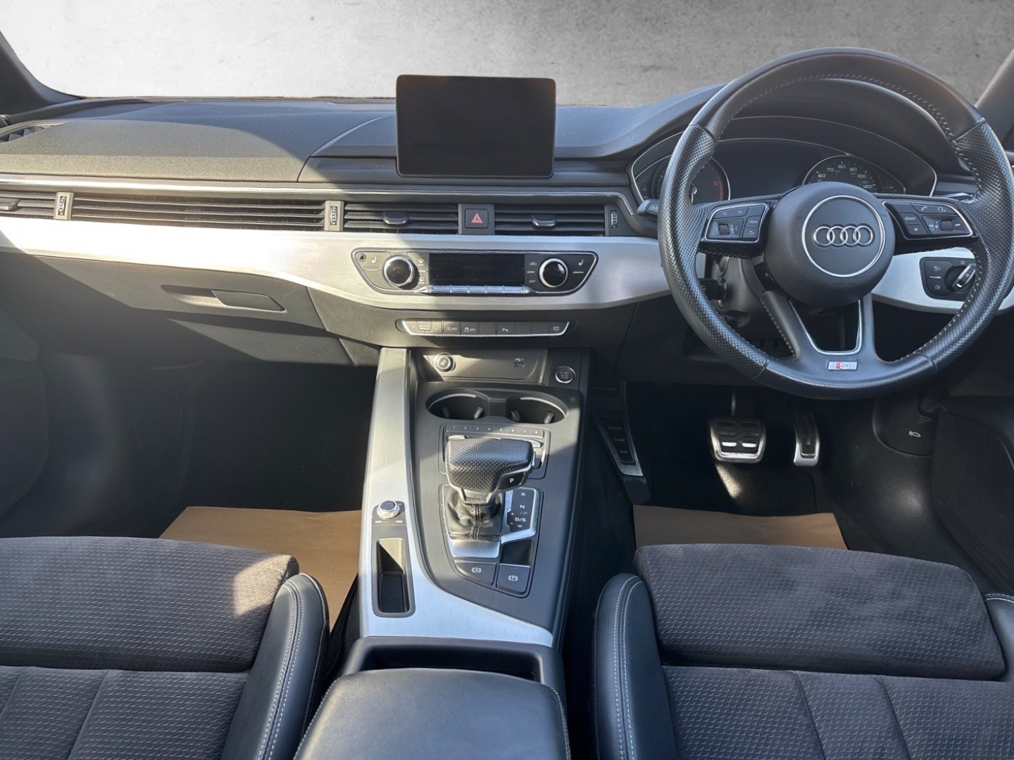 Used Audi A4 2019 for sale - 77668661: Photo 2
