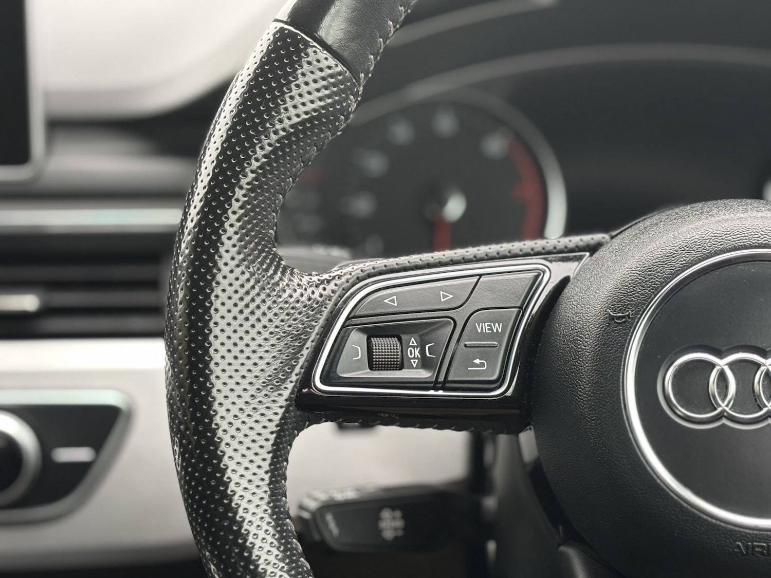 Used Audi A4 2017 for sale - 76673315: Photo 42