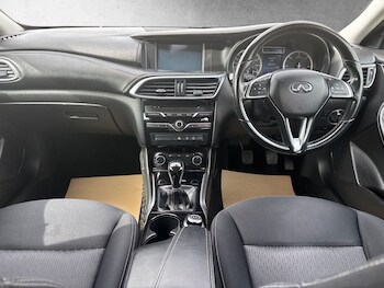 Used Infiniti Q30 2017 for sale - 78725604: Photo