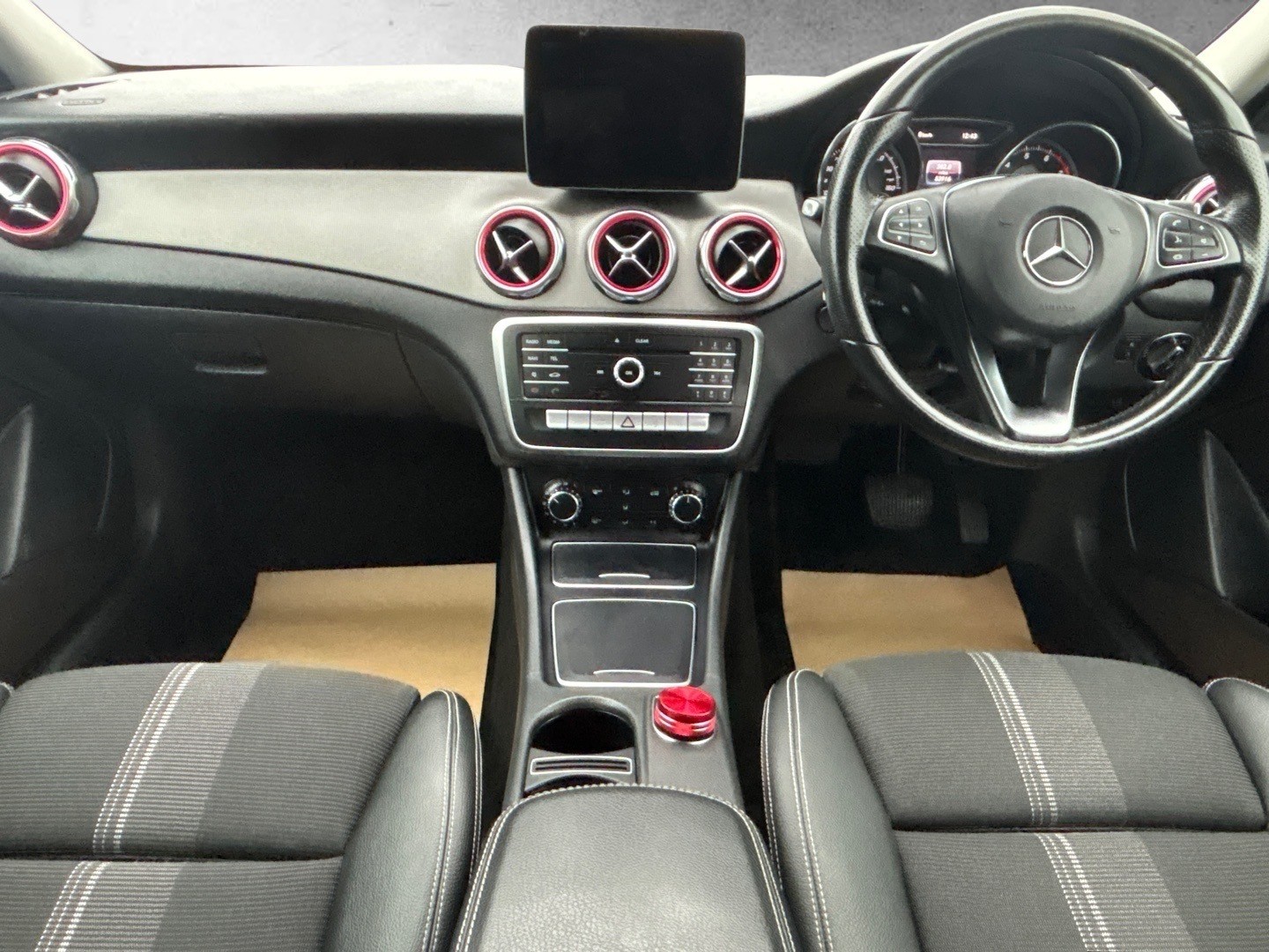 Used Mercedes-Benz GLA 2019 for sale - 77721333: Photo 2