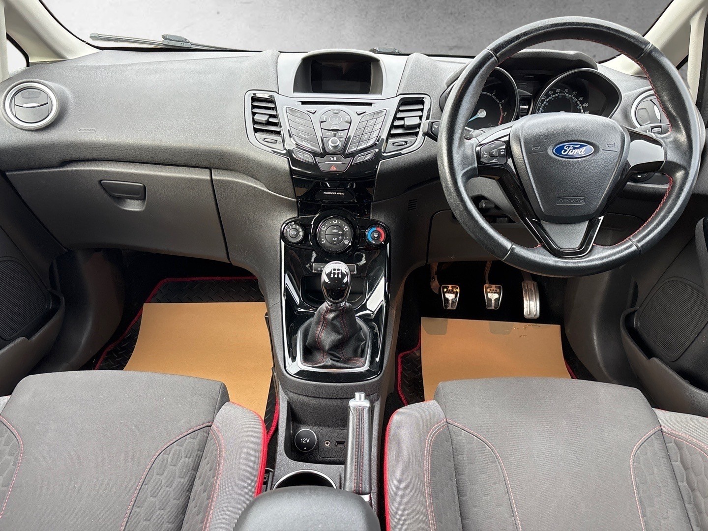 Used Ford Fiesta 2015 for sale - 76807277: Photo 2