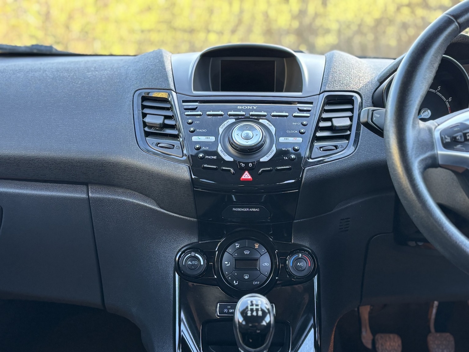 Used Ford Fiesta 2015 for sale - 76225275: Photo 41