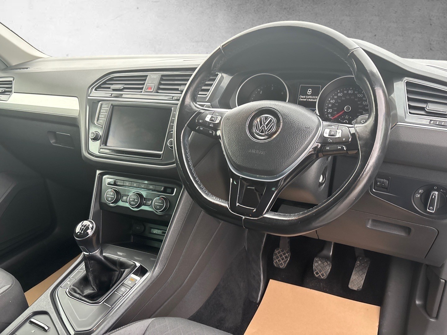 Used Volkswagen Tiguan 2017 for sale - 77474800: Photo 12