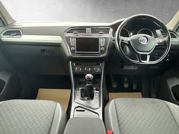 Used Volkswagen Tiguan 2017 for sale - 77474800: Photo