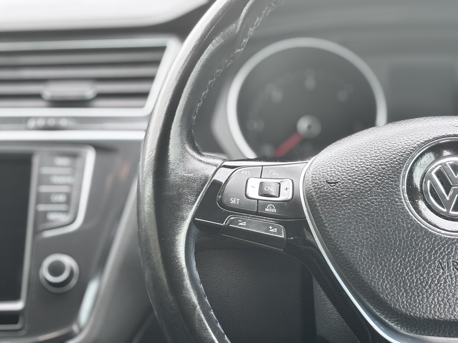 Used Volkswagen Tiguan 2017 for sale - 77474800: Photo 38