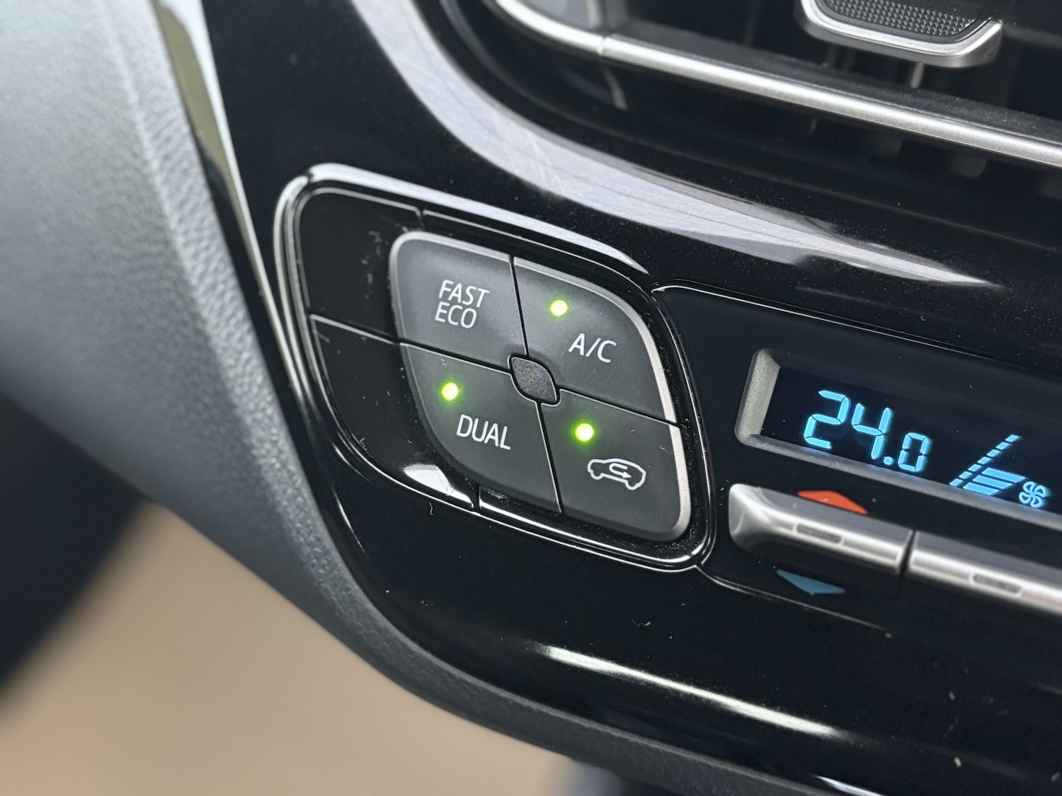 Used Toyota C-HR 2019 for sale - 76643337: Photo 54