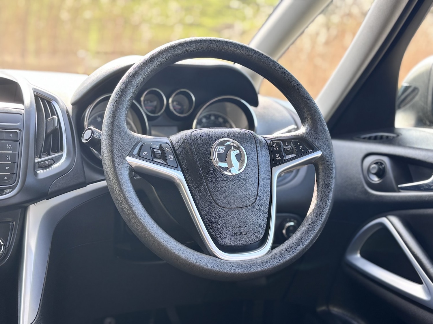 Used Vauxhall Zafira 2015 for sale - 77968667: Photo 31