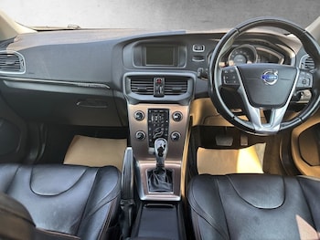 Used Volvo V40 2015 for sale - 79461856: Photo