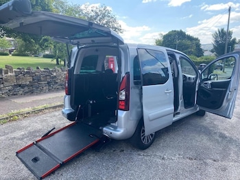 2019 (68) - 1.6 BlueHDi Active 5dr S/S 5 Seat Wheelchair Access WAV